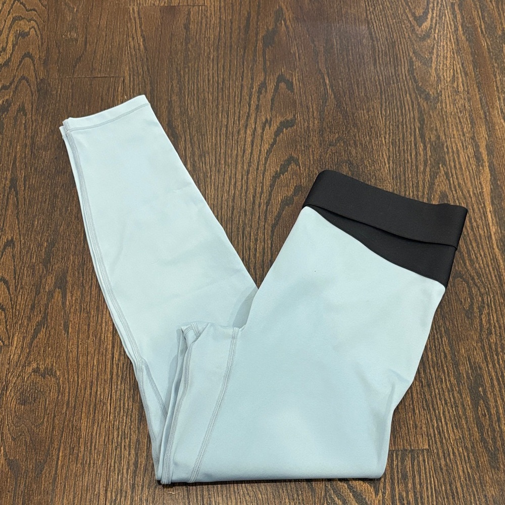 Le Ore Women’s Light Blue Leggings with Black Waistband Size Small